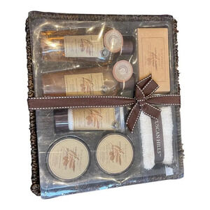 Tuscan Hills Selected Vanilla Almond 7‎ pc Bath & Body Set
